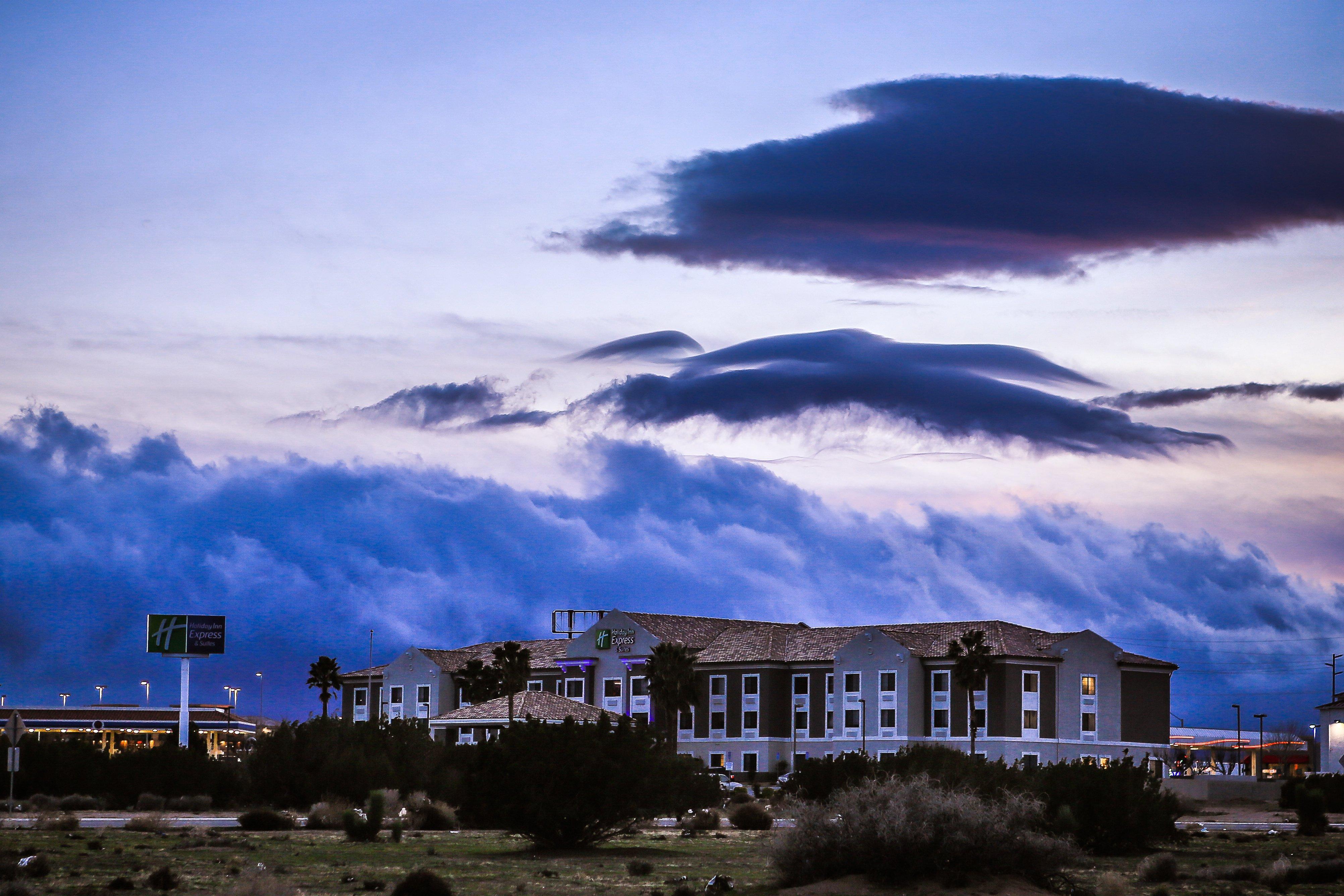 Holiday Inn Express Hotel & Suites Hesperia, An Ihg Hotel Bagian luar foto