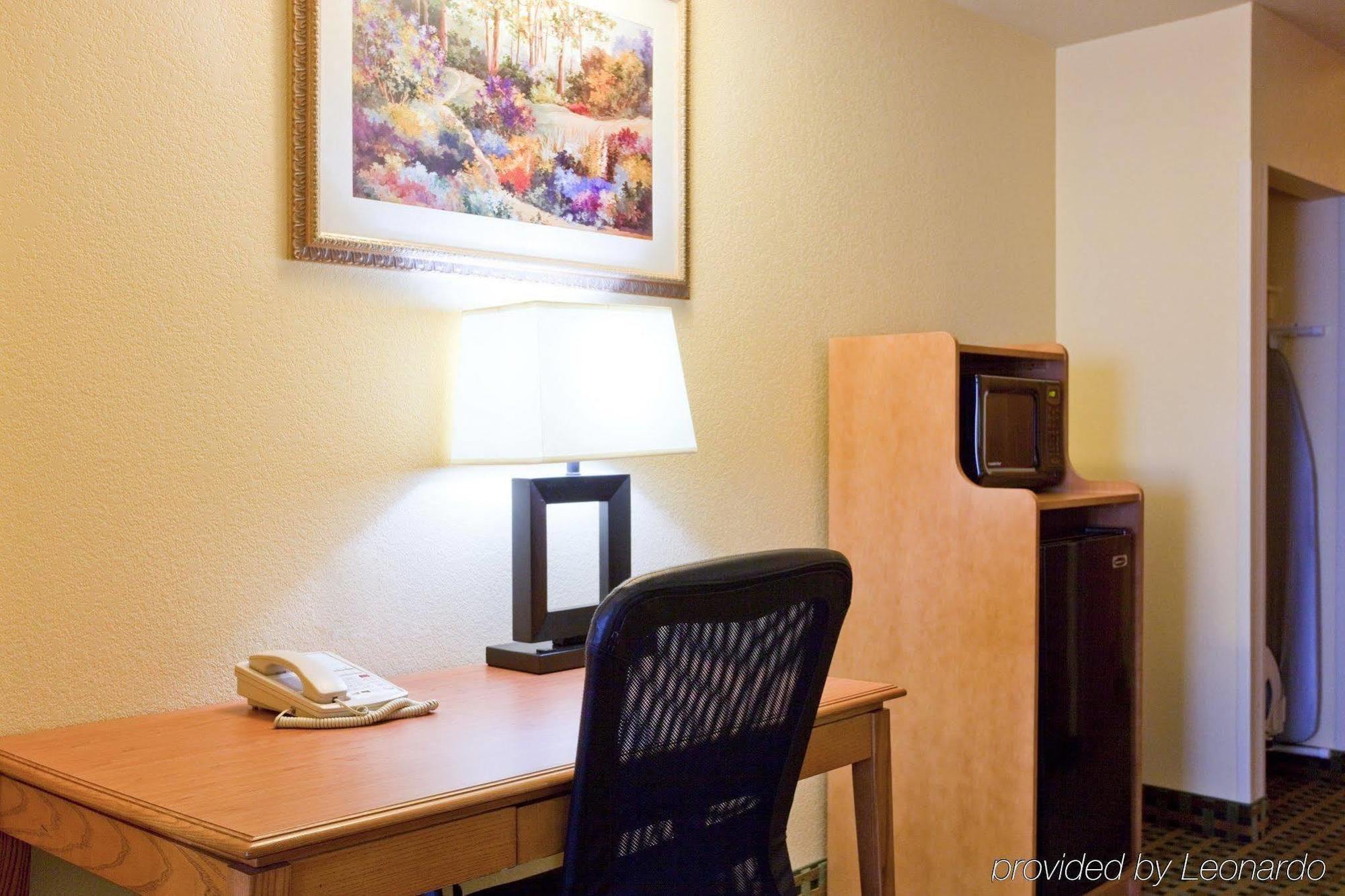 Holiday Inn Express Hotel & Suites Hesperia, An Ihg Hotel Bagian luar foto